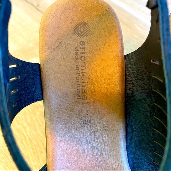 Black strappy suede heeled women’s sandal. Size 7 - Picture 11 of 12